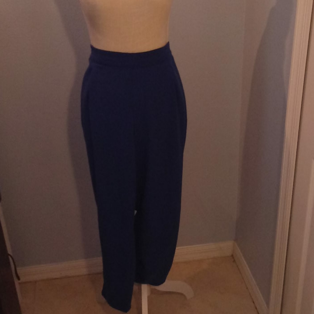 Blue pleated pants